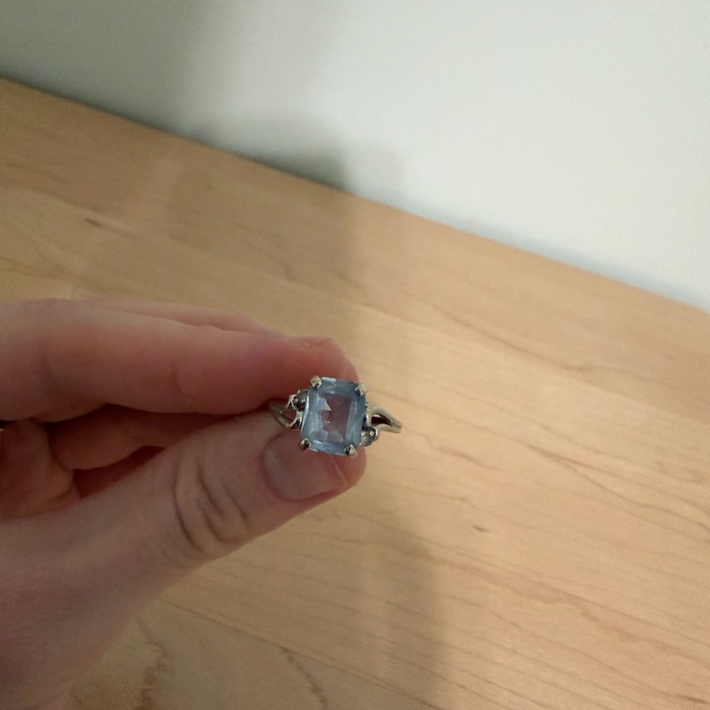 Elegant Vintage Aquamarine Ring